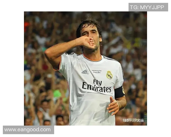 足球巨星独特庆祝手势背后隐藏的激情故事与文化解读