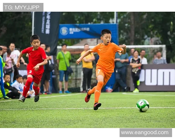 定制专属球星挂画展现足球热情个性化装饰提升家居风格