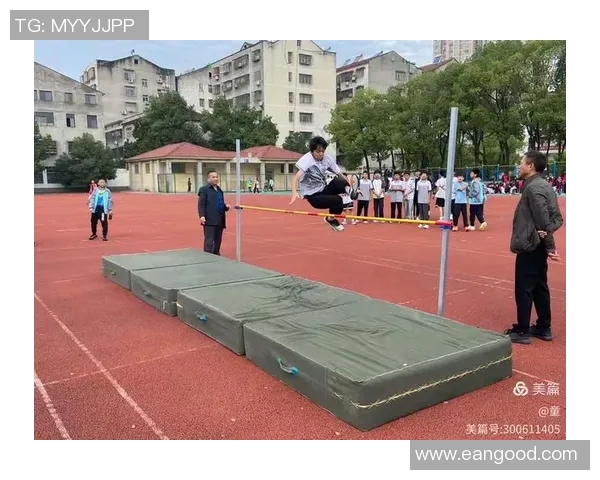 青春热血随行 足球星双肩背包点燃校园活力新风潮